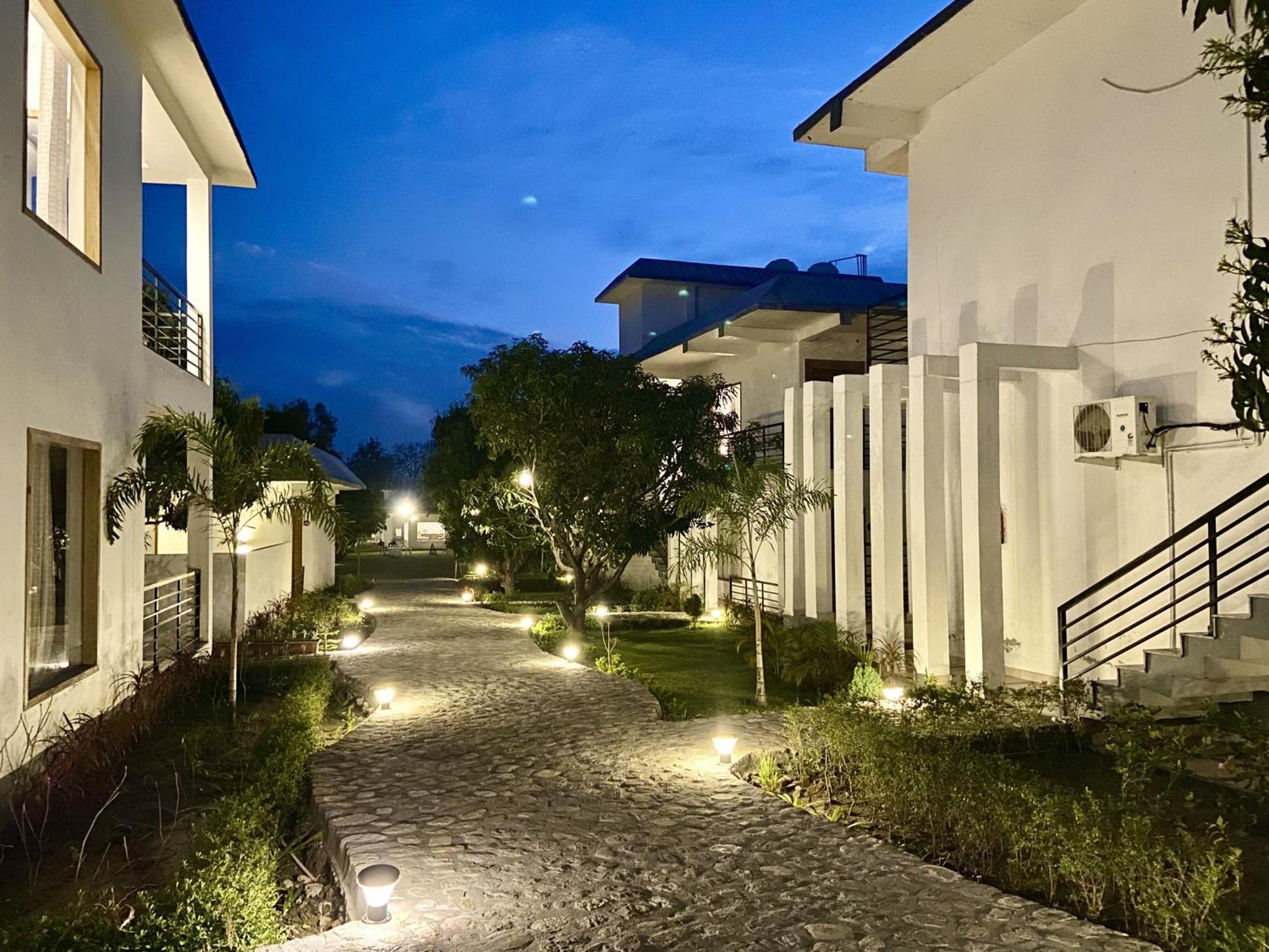 The White Oak Corbett Spa & Resort Rāmnagar Exterior photo